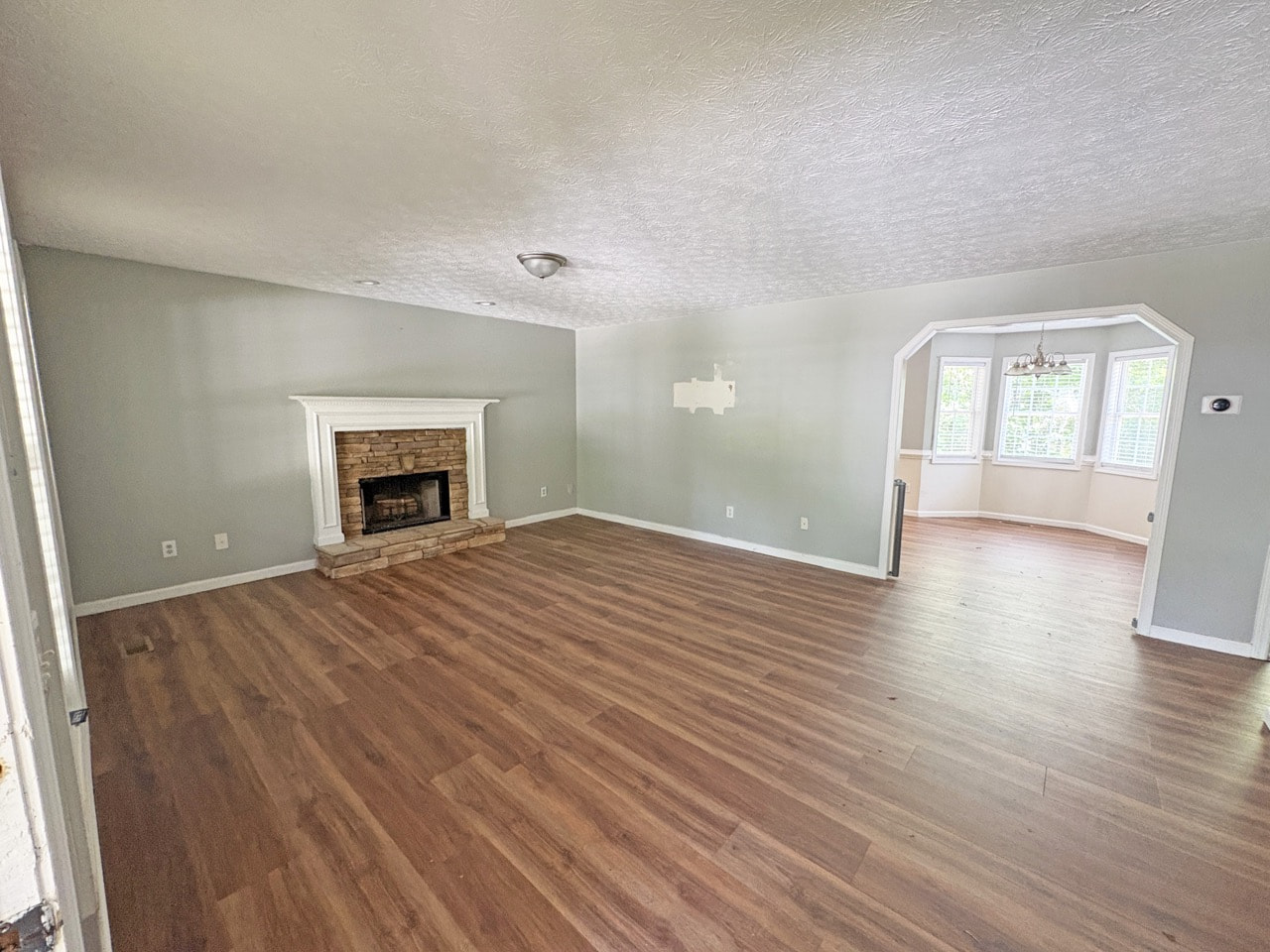 RENT READY SUBTO in Dallas GA 🔥🔥 w POOL ⛱️ NO PMT TIL AUGUST 🚨 NO HOA or Rental Restrictions 😍 NO Pre-approval or Credit Check 🚫 - photo 2