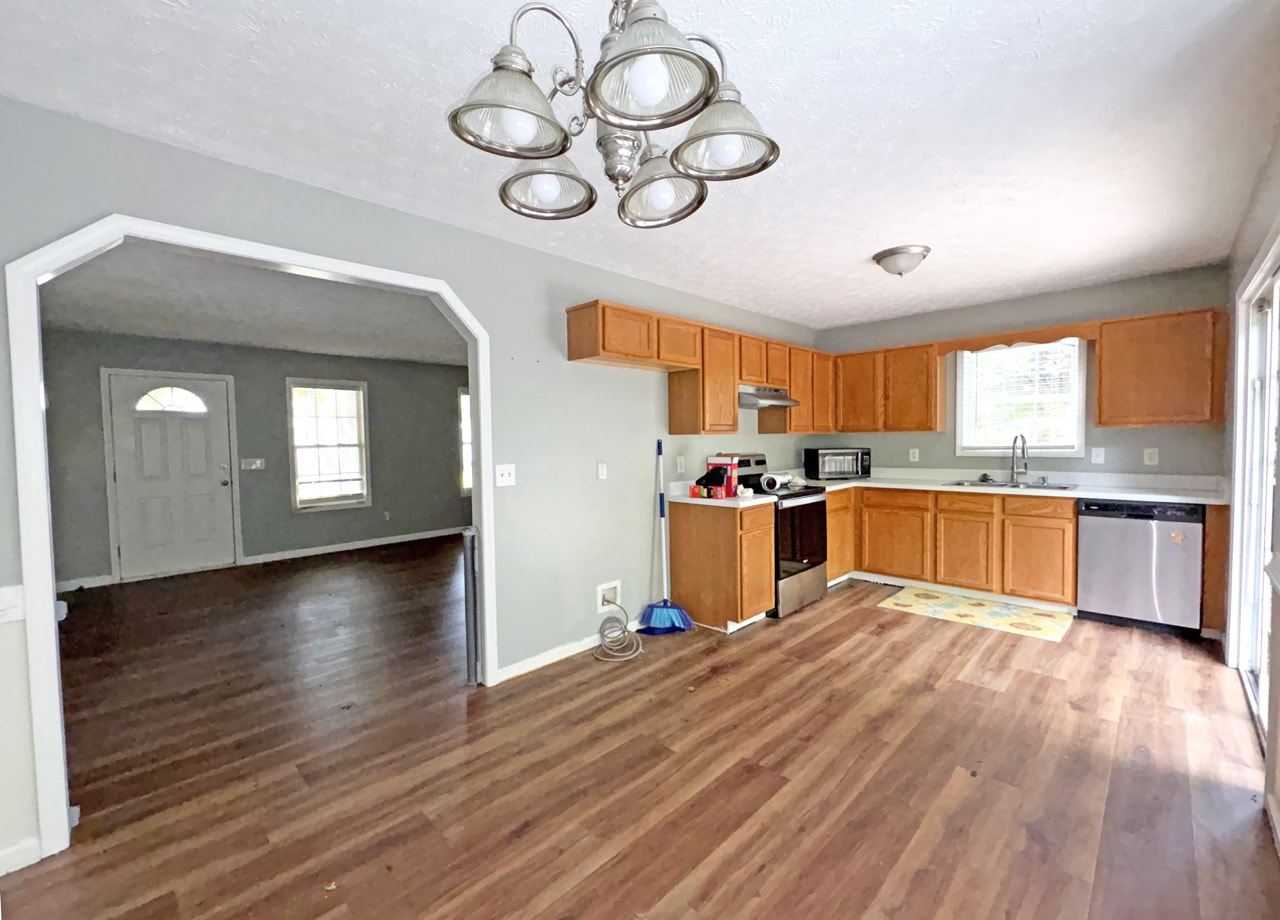 RENT READY SUBTO in Dallas GA 🔥🔥 w POOL ⛱️ NO PMT TIL AUGUST 🚨 NO HOA or Rental Restrictions 😍 NO Pre-approval or Credit Check 🚫 - photo 13