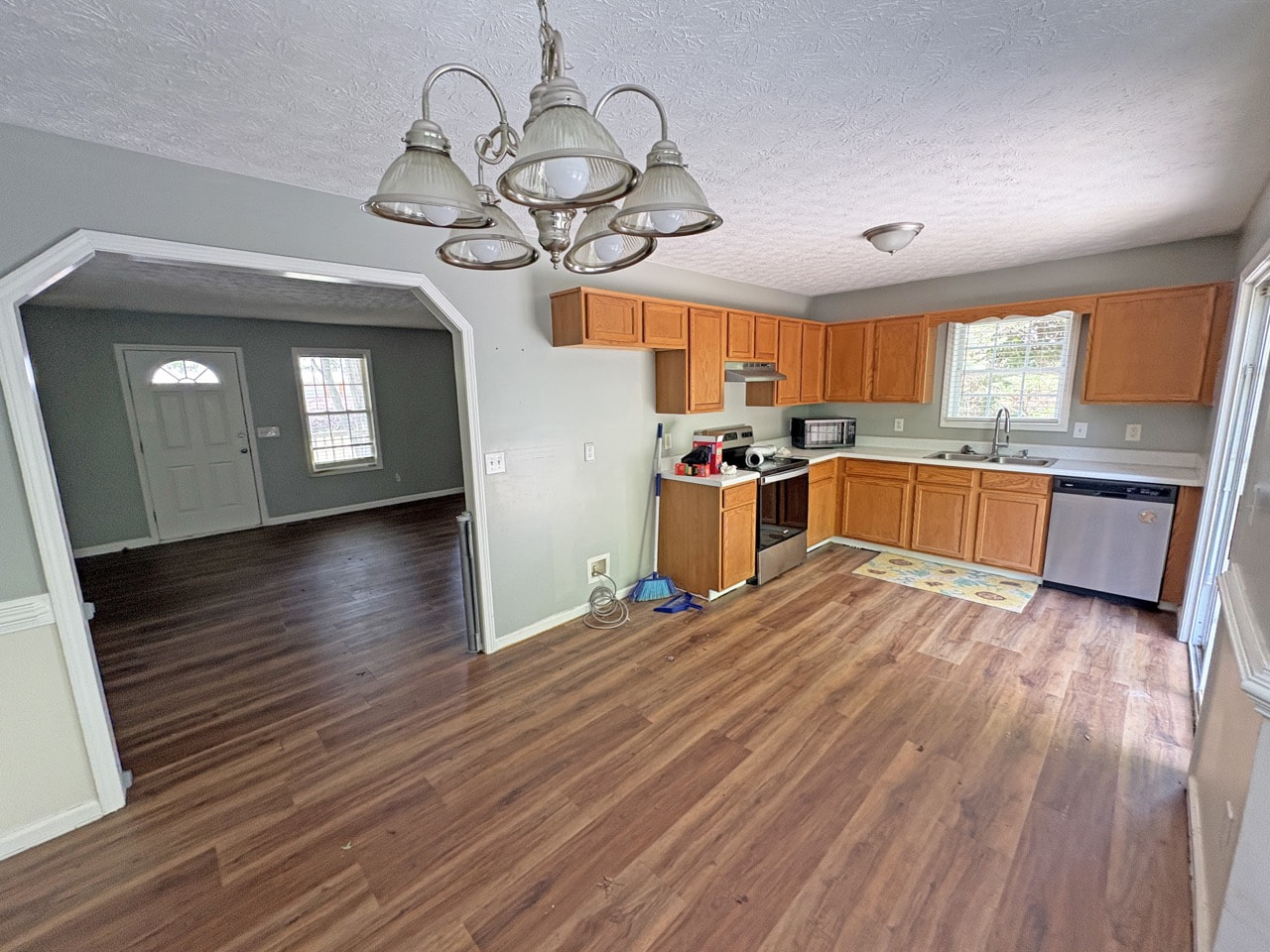 RENT READY SUBTO in Dallas GA 🔥🔥 w POOL ⛱️ NO PMT TIL AUGUST 🚨 NO HOA or Rental Restrictions 😍 NO Pre-approval or Credit Check 🚫 - photo 4