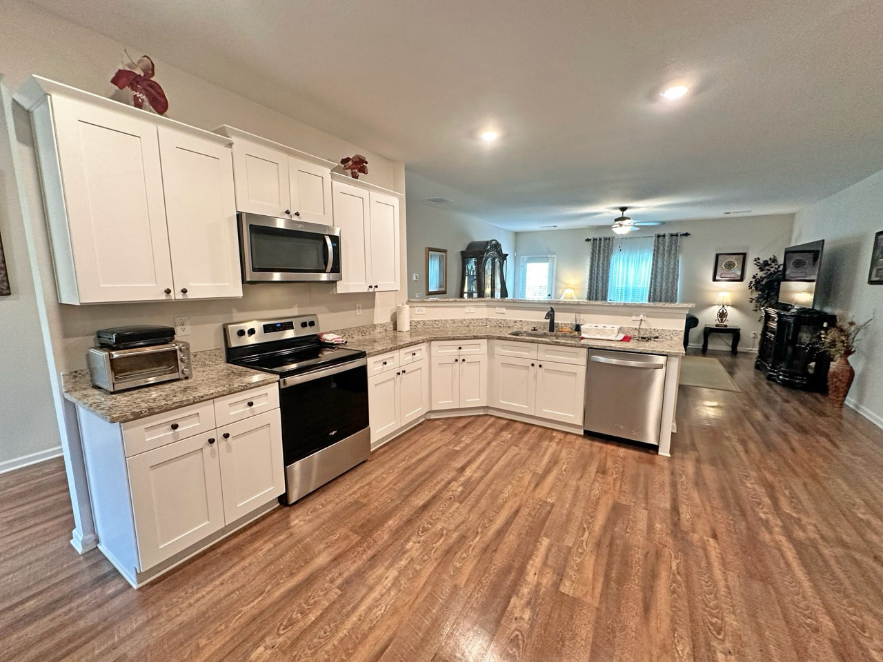 SUBTO in Fairburn GA 🔥🔥 Stone Crest Estate 2022 New Build 🏠 Chef Kitchen + Granite Throughout 🍳 1.9 Acres No Rental Restrictions 😍 NO Pre-approval or Credit Check 🚫 - photo 2