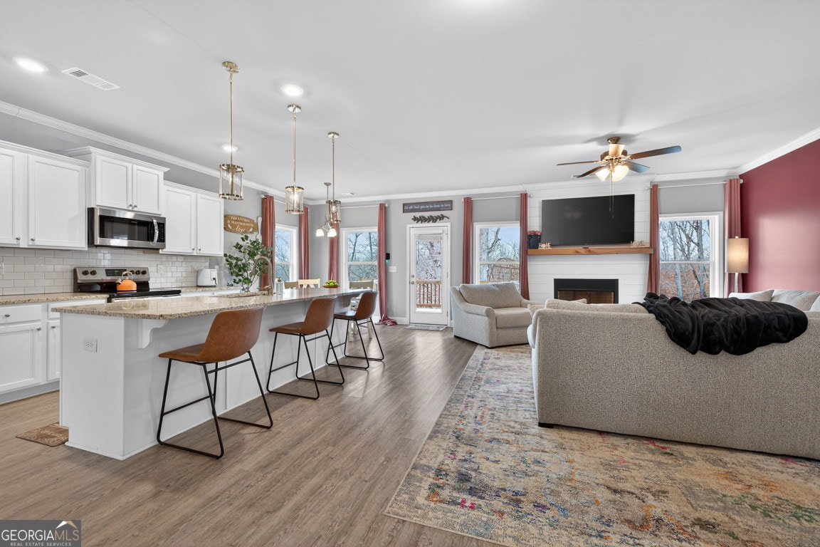 SUBTO in Covington GA ๐ฅ๐ฅ 5.75% Locked In Rate ๐ Master on Main + Basement ๐ Bonus Room + Media Room + Fireplace ๐ฌ NO Pre-approval or Credit Check ๐ซ - photo 17
