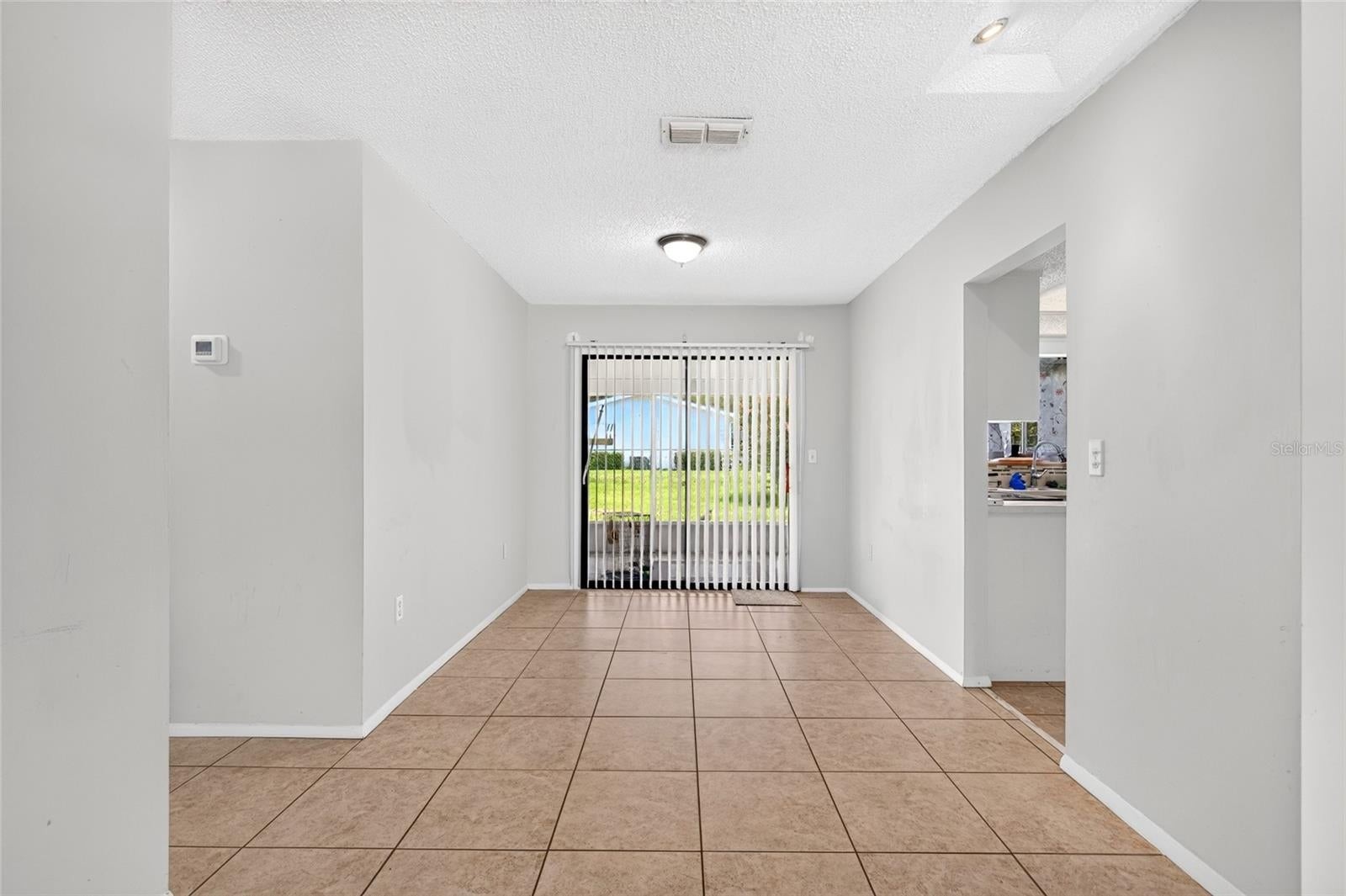 ๐ด 55+ Subto Deal in Ocala FL ๐ด Block 2/2 with Screened Lanai ๐
Pool + Clubhouse ๐ About 11% Down ๐๏ธ NO Pre-approval or Credit Check ๐
- photo 9