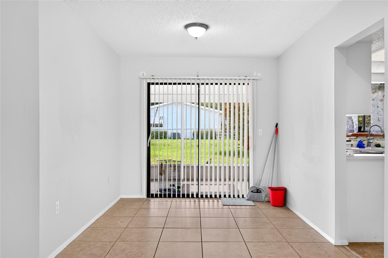 ๐ด 55+ Subto Deal in Ocala FL ๐ด Block 2/2 with Screened Lanai ๐
Pool + Clubhouse ๐ About 11% Down ๐๏ธ NO Pre-approval or Credit Check ๐
- photo 16