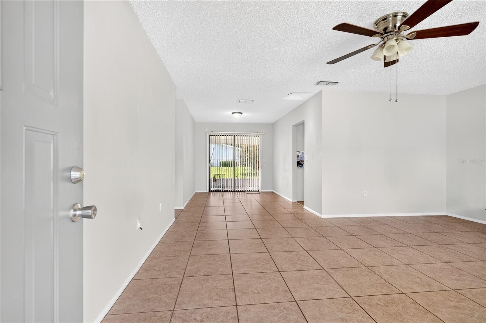 ๐ด 55+ Subto Deal in Ocala FL ๐ด Block 2/2 with Screened Lanai ๐
Pool + Clubhouse ๐ About 11% Down ๐๏ธ NO Pre-approval or Credit Check ๐
- photo 21