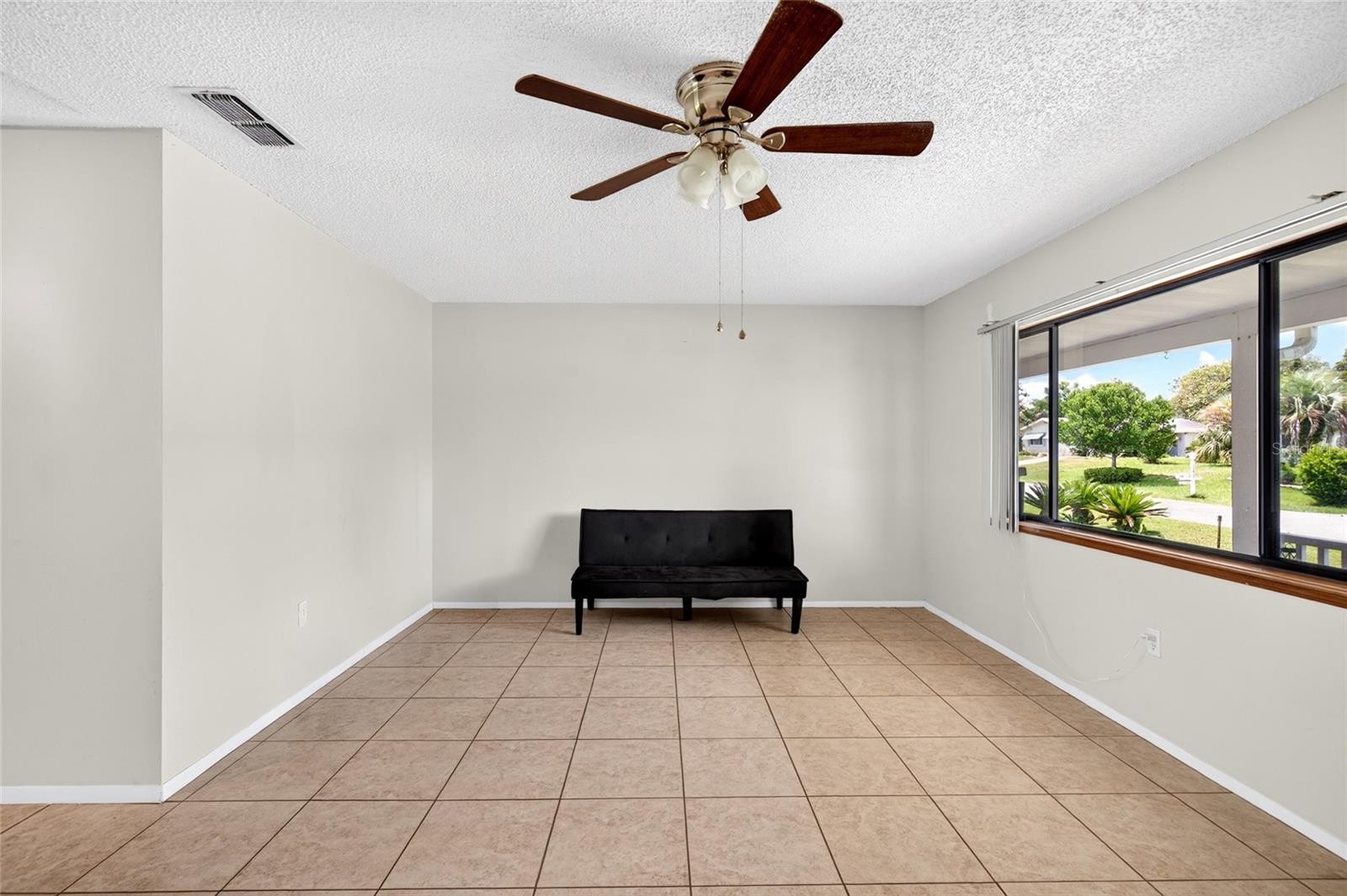 ๐ด 55+ Subto Deal in Ocala FL ๐ด Block 2/2 with Screened Lanai ๐
Pool + Clubhouse ๐ About 11% Down ๐๏ธ NO Pre-approval or Credit Check ๐
- photo 5