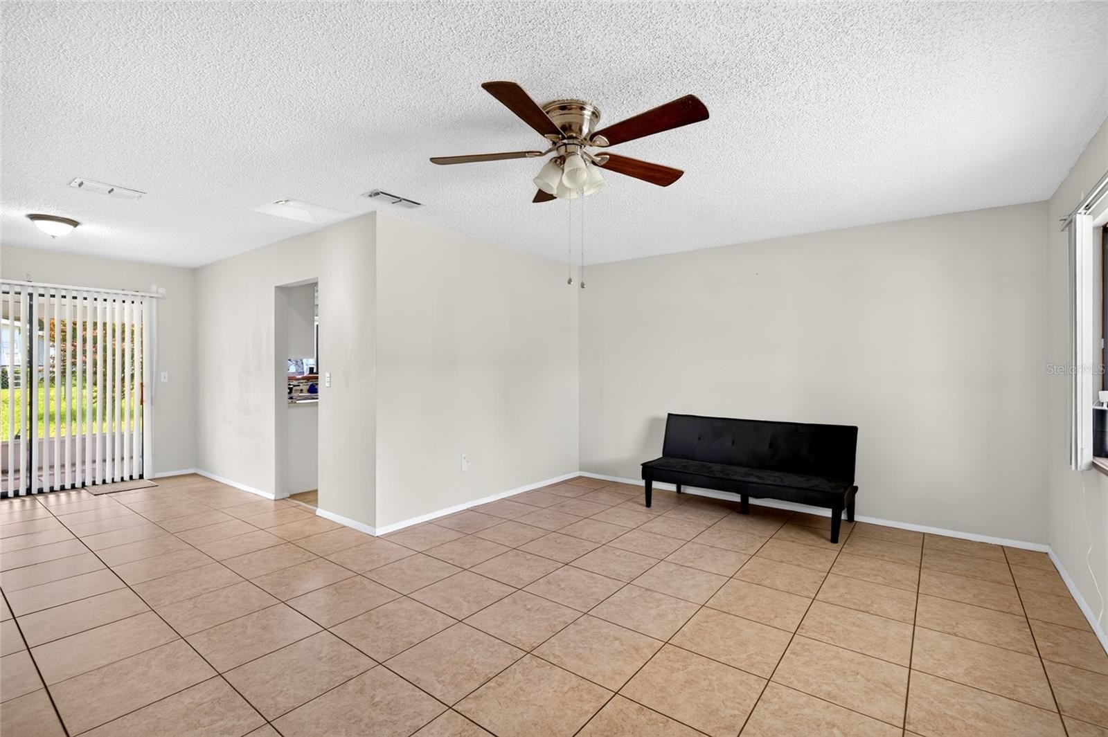๐ด 55+ Subto Deal in Ocala FL ๐ด Block 2/2 with Screened Lanai ๐
Pool + Clubhouse ๐ About 11% Down ๐๏ธ NO Pre-approval or Credit Check ๐
- photo 6