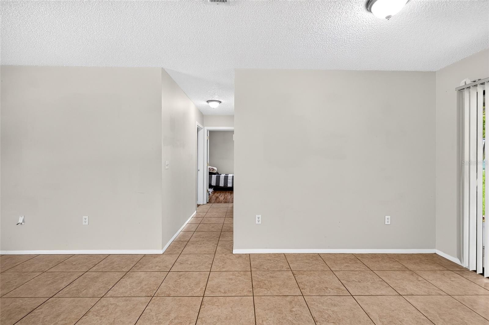 ๐ด 55+ Subto Deal in Ocala FL ๐ด Block 2/2 with Screened Lanai ๐
Pool + Clubhouse ๐ About 11% Down ๐๏ธ NO Pre-approval or Credit Check ๐
- photo 8