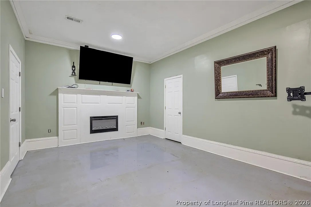 ๐ฅ Subject-To Co-Living Cash Cow in Lumberton NC ๐ฅ๐ฅ Massive 5 Bed / 3.5 Bath, 3,032 sqft on Over an Acre ๐ก Just $9k Down ๐ Oversized Workshop + Sunroom ๐ ๏ธ No Bank Qualifying, No Credit Check ๐ซ - photo 4