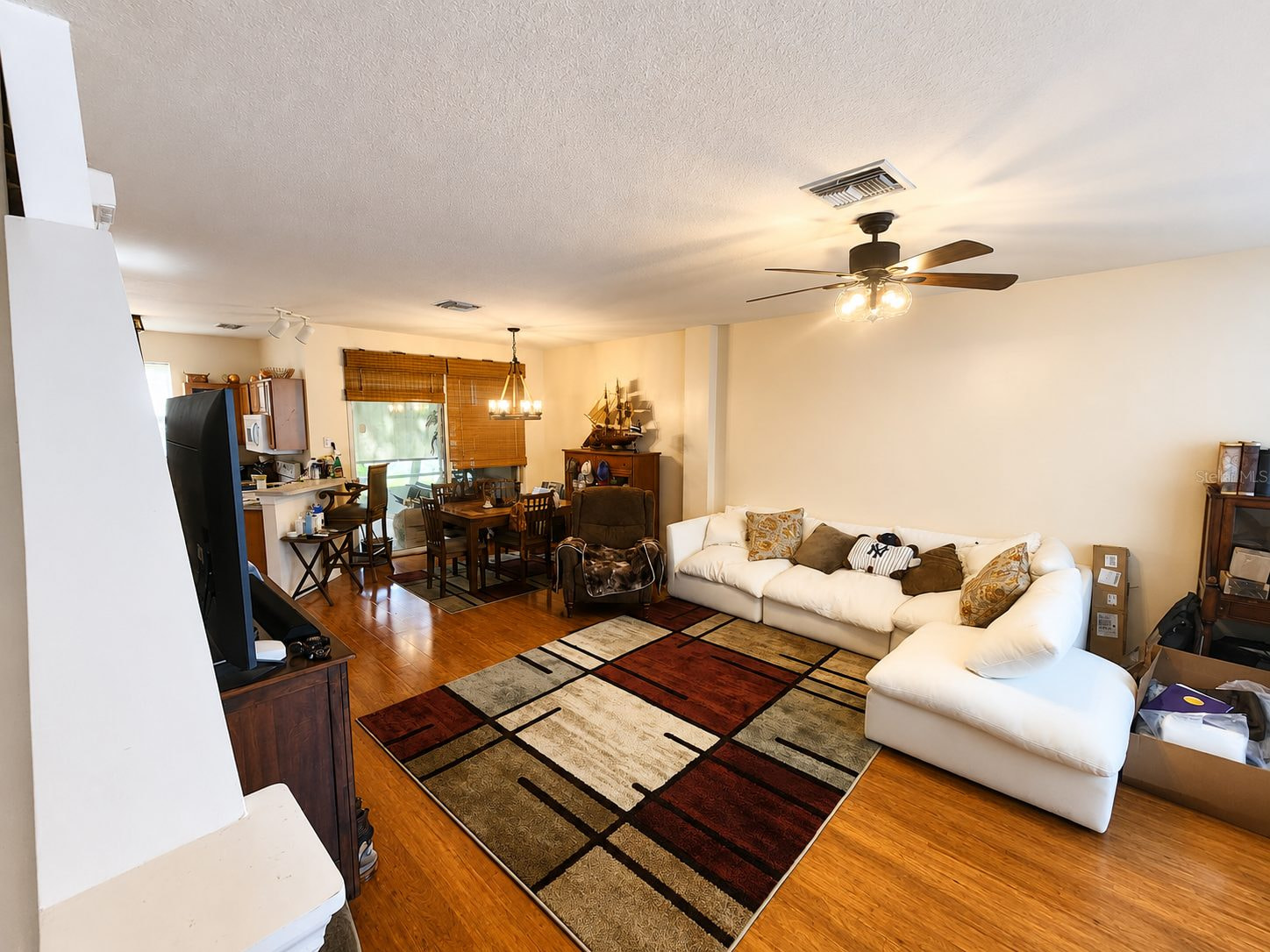 ๐ฅ Subject-To Deal in Valrico FL ๐ฅ๐ฅ Only $25k to Step In ๐ต 7.125% Financing Already in Place ๐ Low-Maintenance Tampa Metro Townhome ๐๏ธ NO Pre-approval or Credit Check ๐ซ - photo 6