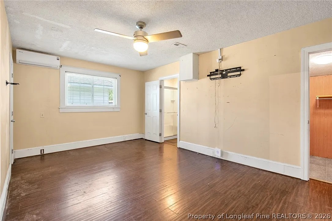 ๐ฅ Subject-To Co-Living Cash Cow in Lumberton NC ๐ฅ๐ฅ Massive 5 Bed / 3.5 Bath, 3,032 sqft on Over an Acre ๐ก Just $9k Down ๐ Oversized Workshop + Sunroom ๐ ๏ธ No Bank Qualifying, No Credit Check ๐ซ - photo 2