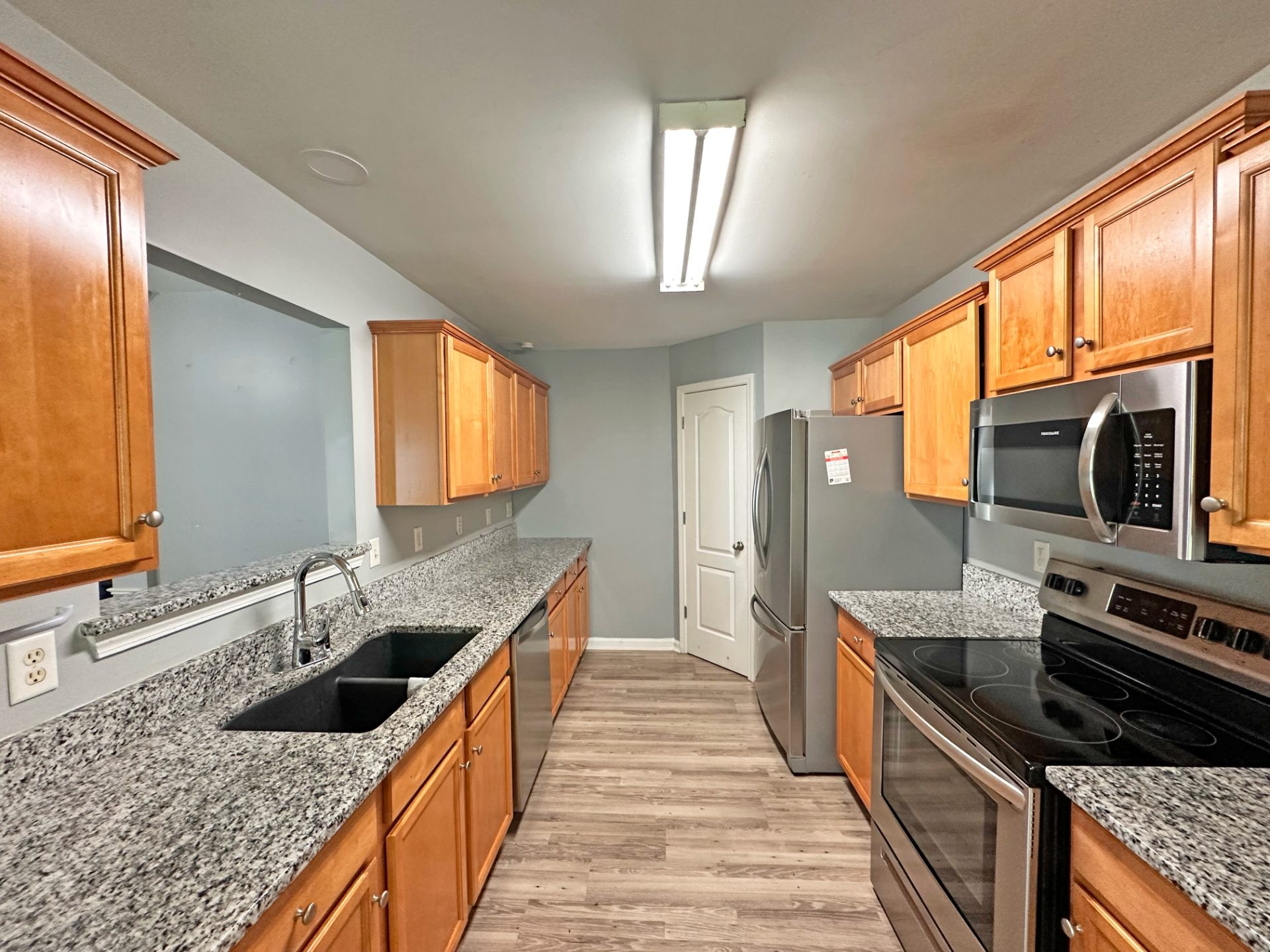 ๐ฅ Subject-To STR Money Maker in Dallas GA ๐ฅ Clean 3 Bed / 2 Bath, 1,681 sqft on a Corner Lot ๐ก Up to $6,000/mo on Airbnb ๐ฐ Just $5k Down ๐ No HOA, Vacant and Ready ๐ช No Bank Qualifying ๐ซ - photo 3