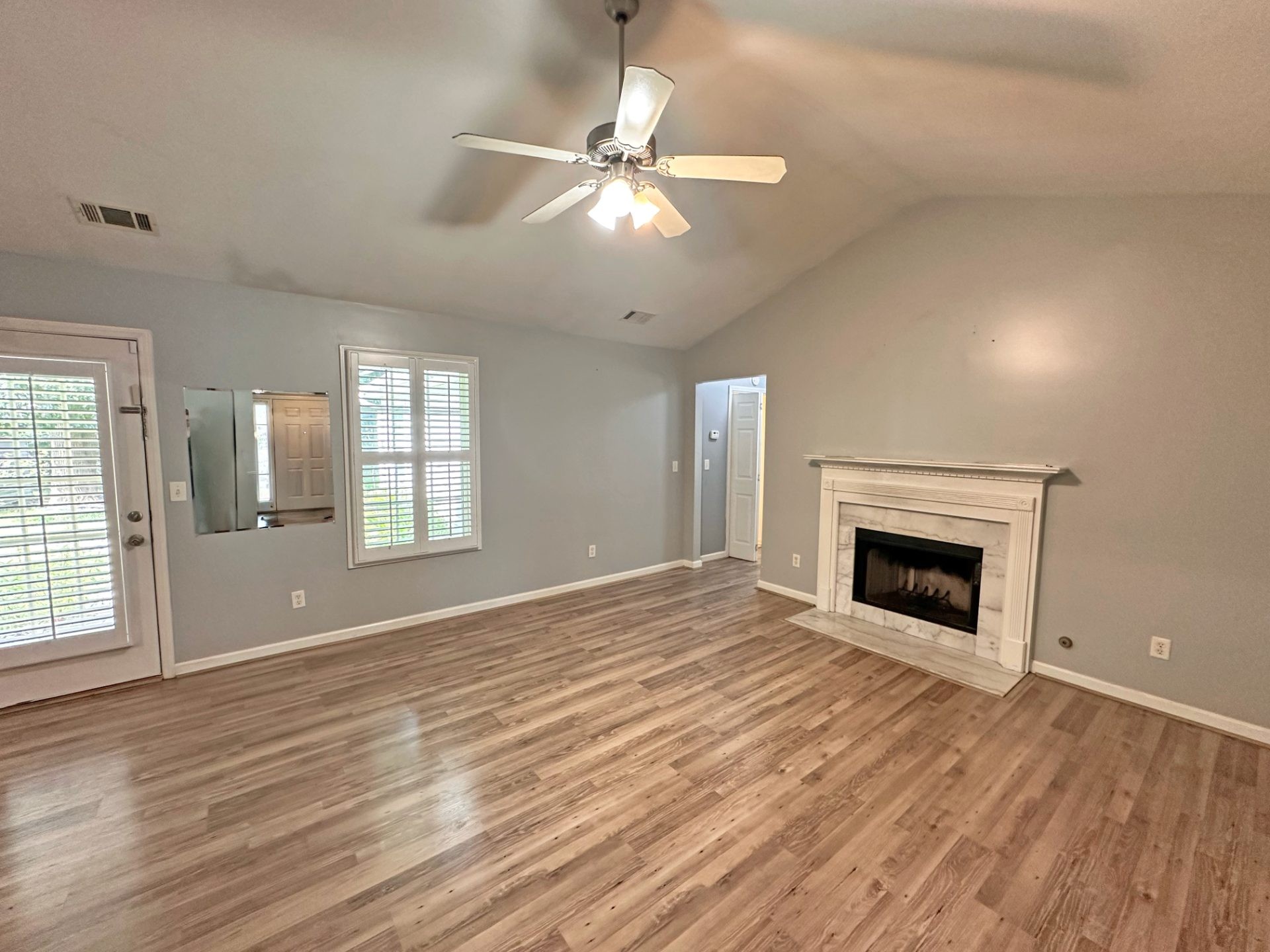 ๐ฅ Subject-To STR Money Maker in Dallas GA ๐ฅ Clean 3 Bed / 2 Bath, 1,681 sqft on a Corner Lot ๐ก Up to $6,000/mo on Airbnb ๐ฐ Just $5k Down ๐ No HOA, Vacant and Ready ๐ช No Bank Qualifying ๐ซ - photo 2