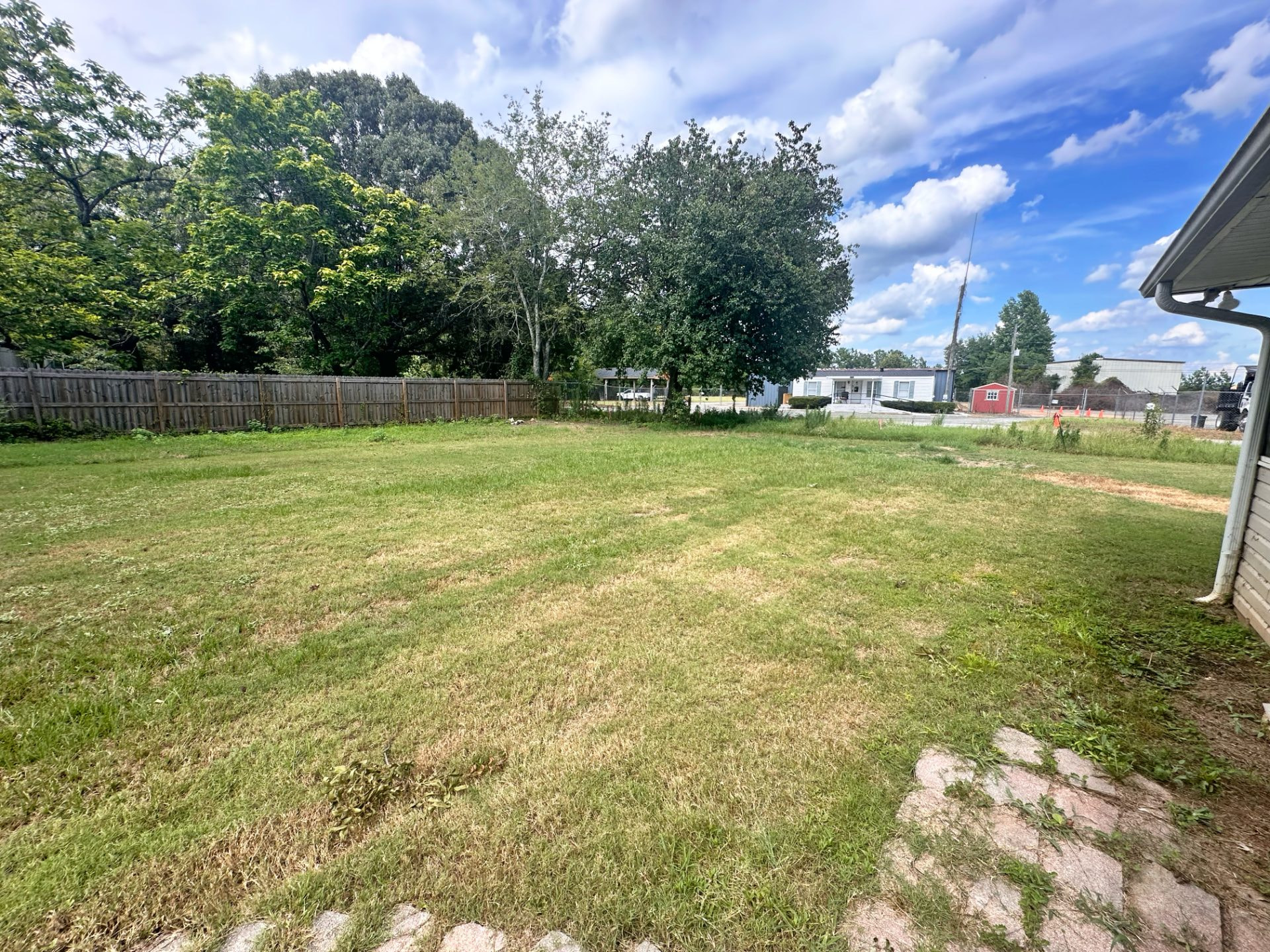 SUBTO in Warner Robins GA ๐ฅ๐ฅ Near Robins AFB ๐ช 4 Bed on Half Acre ๐ฟ Screened Porch + Privacy Fence ๐ก NO Pre-approval or Credit Check ๐ซ - photo 5