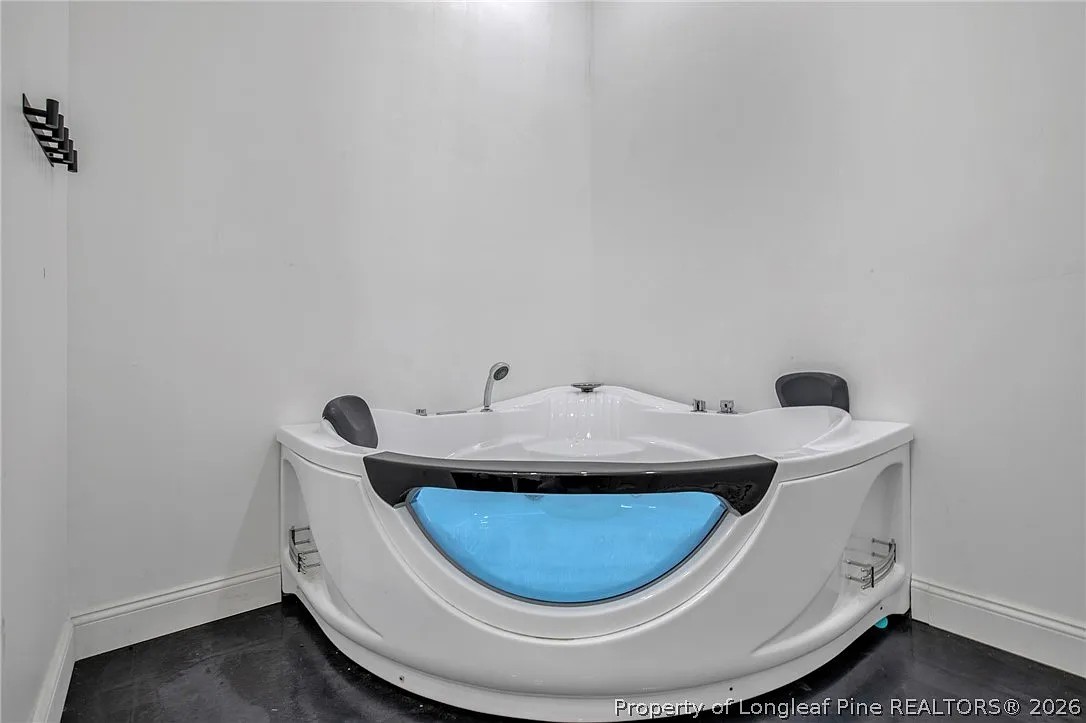 ๐ฅ Subject-To Co-Living Cash Cow in Lumberton NC ๐ฅ๐ฅ Massive 5 Bed / 3.5 Bath, 3,032 sqft on Over an Acre ๐ก Just $9k Down ๐ Oversized Workshop + Sunroom ๐ ๏ธ No Bank Qualifying, No Credit Check ๐ซ - photo 11