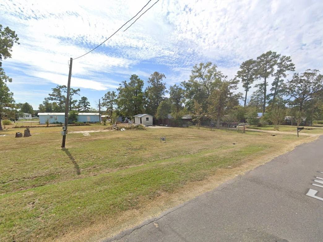 147 E Walnut, Onalaska, TX 77360 land lot